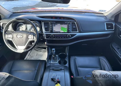 2018 Toyota Highlander Xle z USA, uszkodzony, nr VIN 5TDJZRFH9JS897166